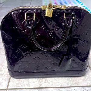 Louis Vuitton authentic Alma PM Vernis  leather with gold hardware. Key & lock